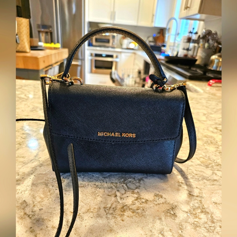 Like new Michael Kors saffiano bag